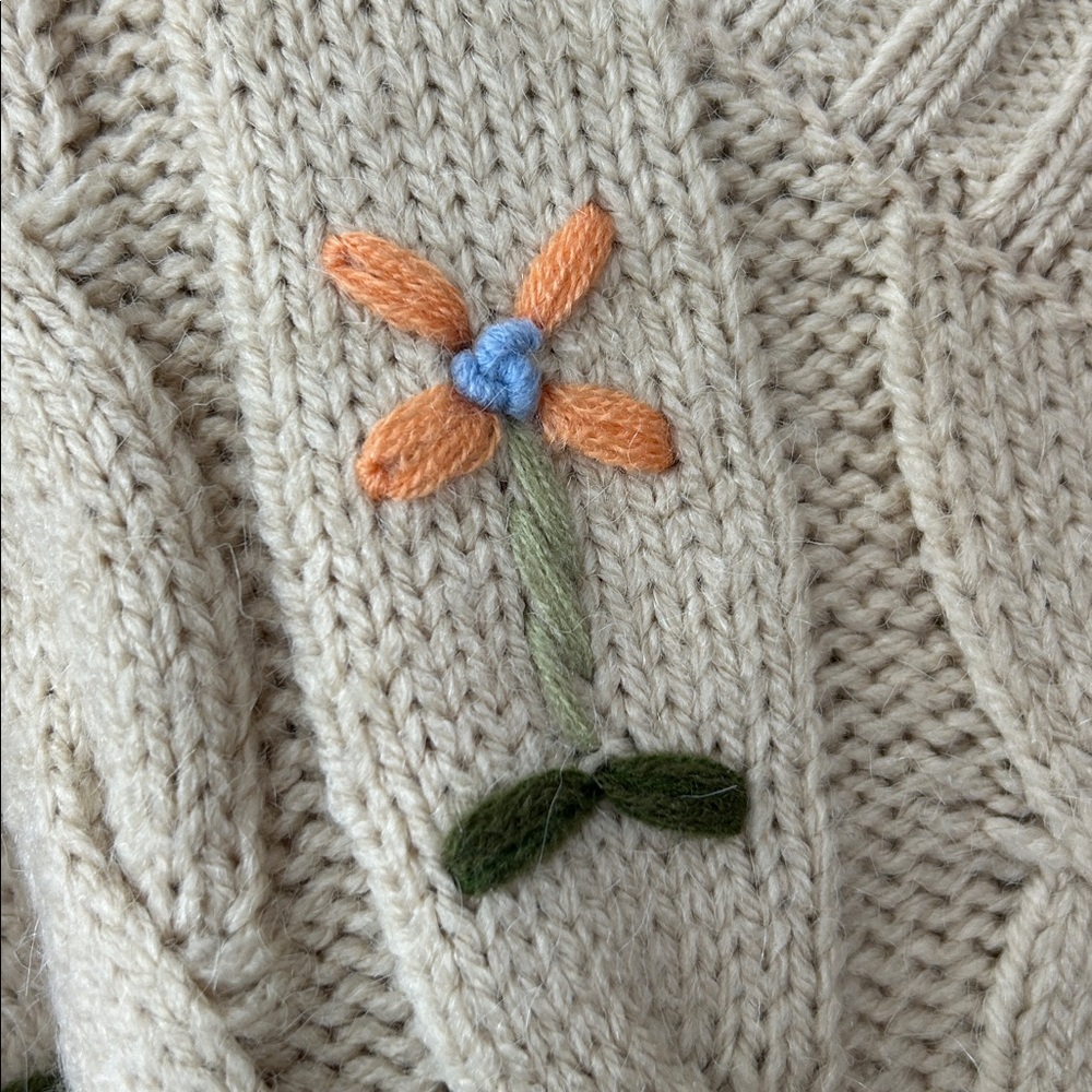 In Loom Chunky Cable Knit Floral Flower Embroidered Sweater Size Large‎ - Picture 2 of 7